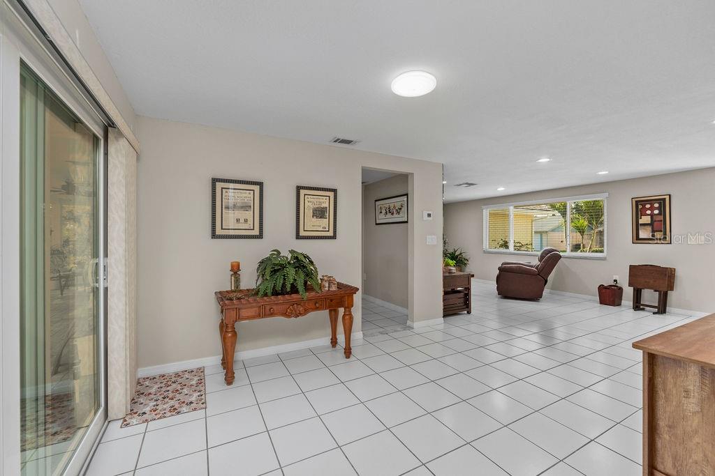 Image 14 of 49 For 8505 Lincolnshire Drive