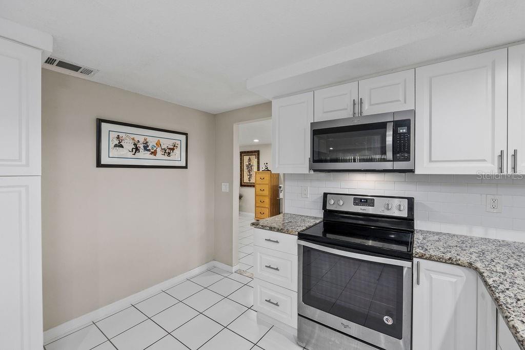 Image 17 of 49 For 8505 Lincolnshire Drive