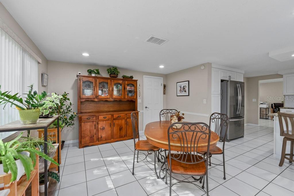 Image 23 of 49 For 8505 Lincolnshire Drive