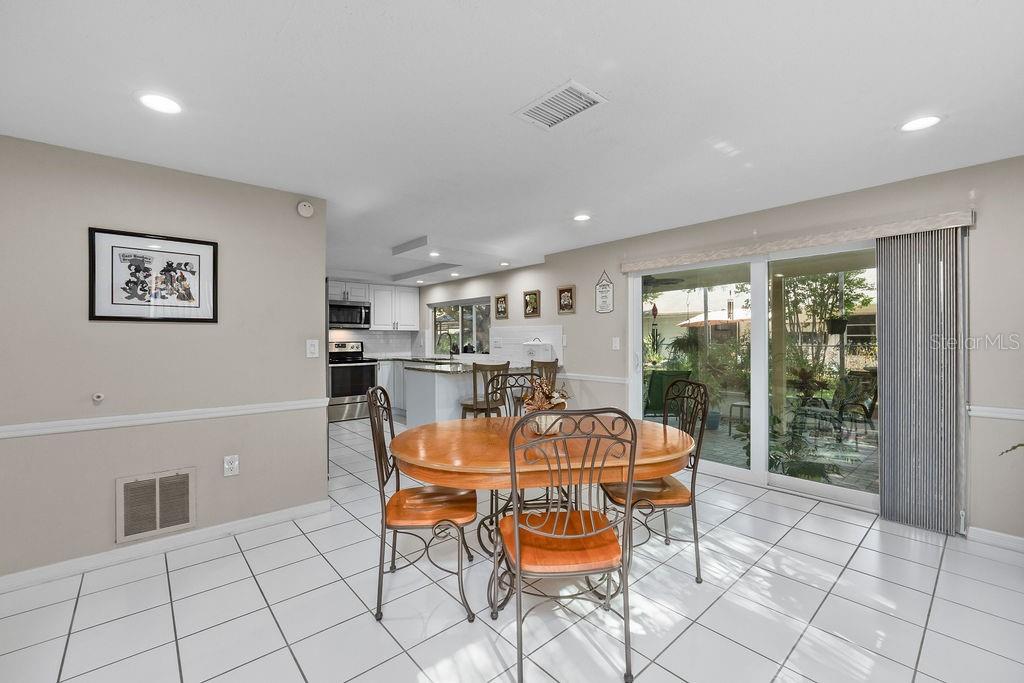Image 24 of 49 For 8505 Lincolnshire Drive