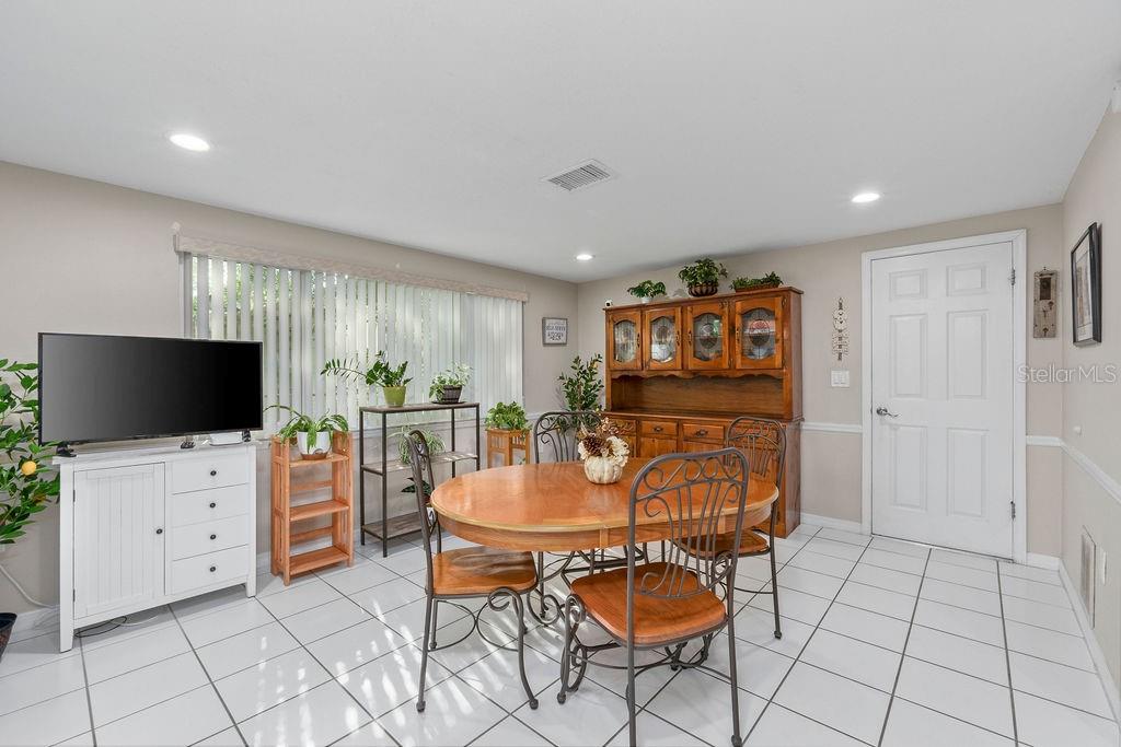 Image 25 of 49 For 8505 Lincolnshire Drive