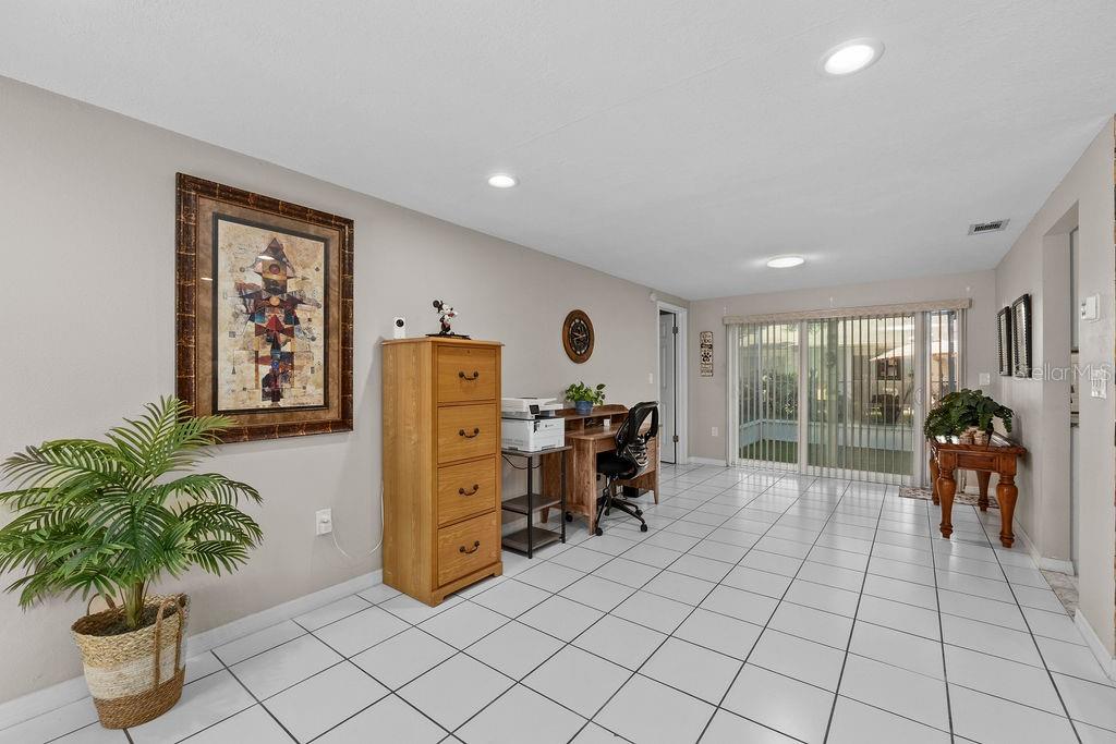 Image 7 of 49 For 8505 Lincolnshire Drive