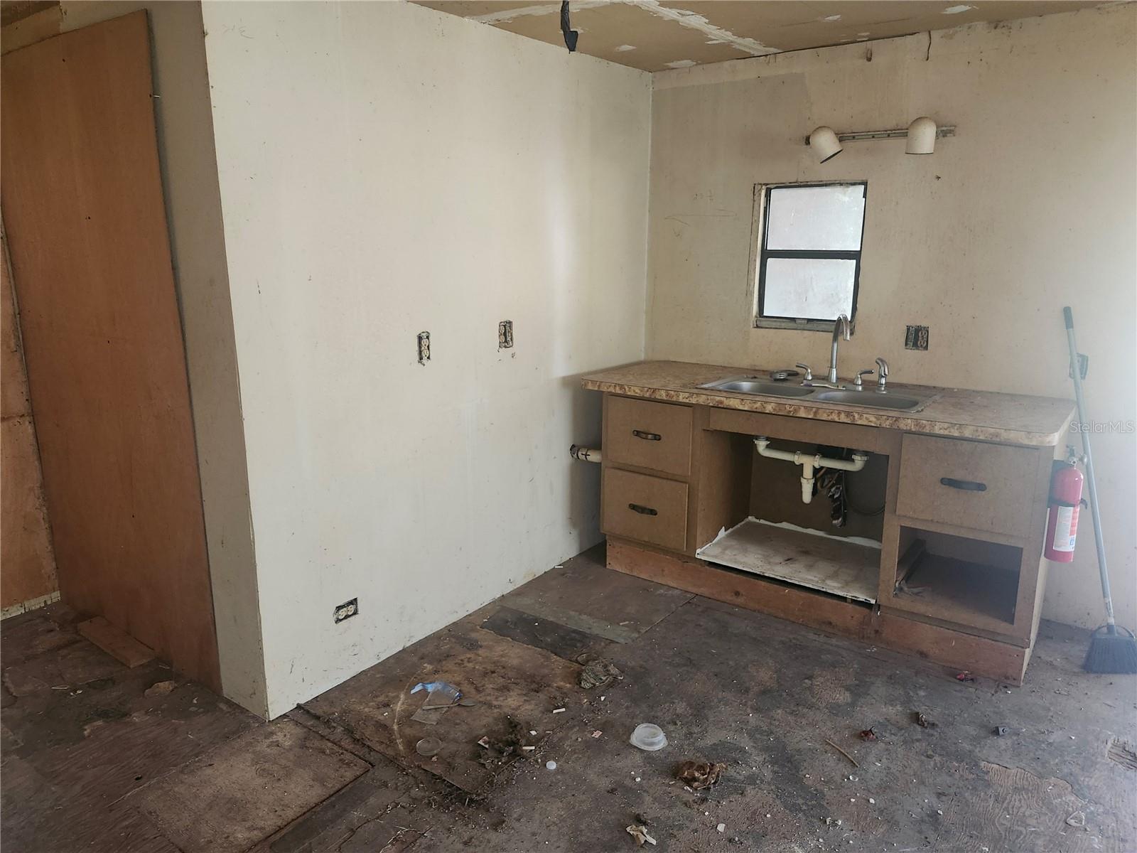 Listing photo id 18 for 13120 Davista Avenue