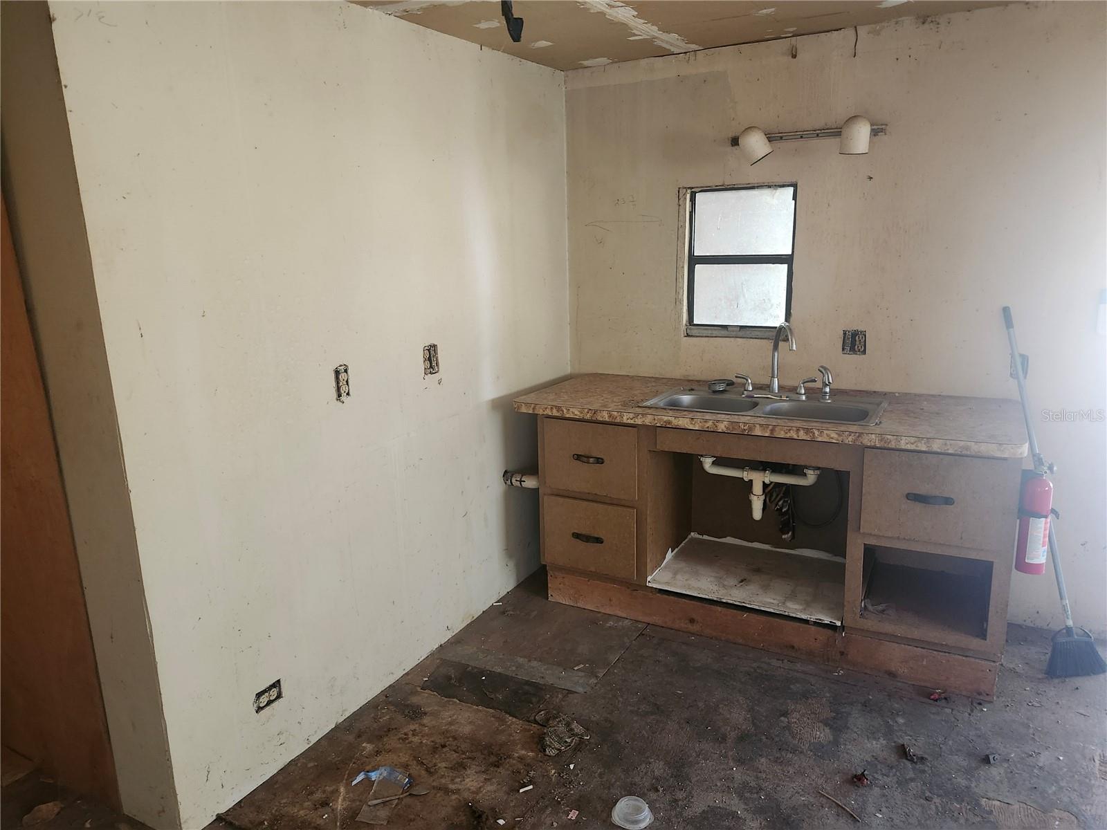Listing photo id 22 for 13120 Davista Avenue