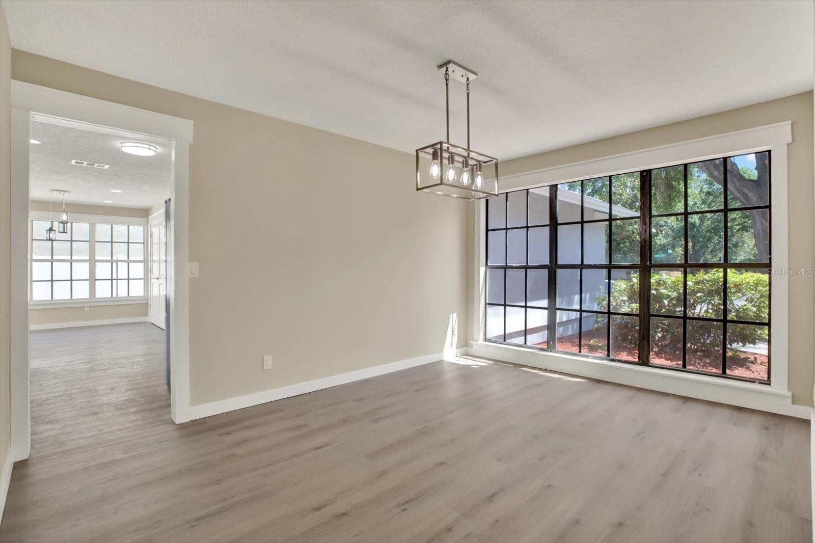 Image 15 of 50 For 10423 Ashley Oaks Drive