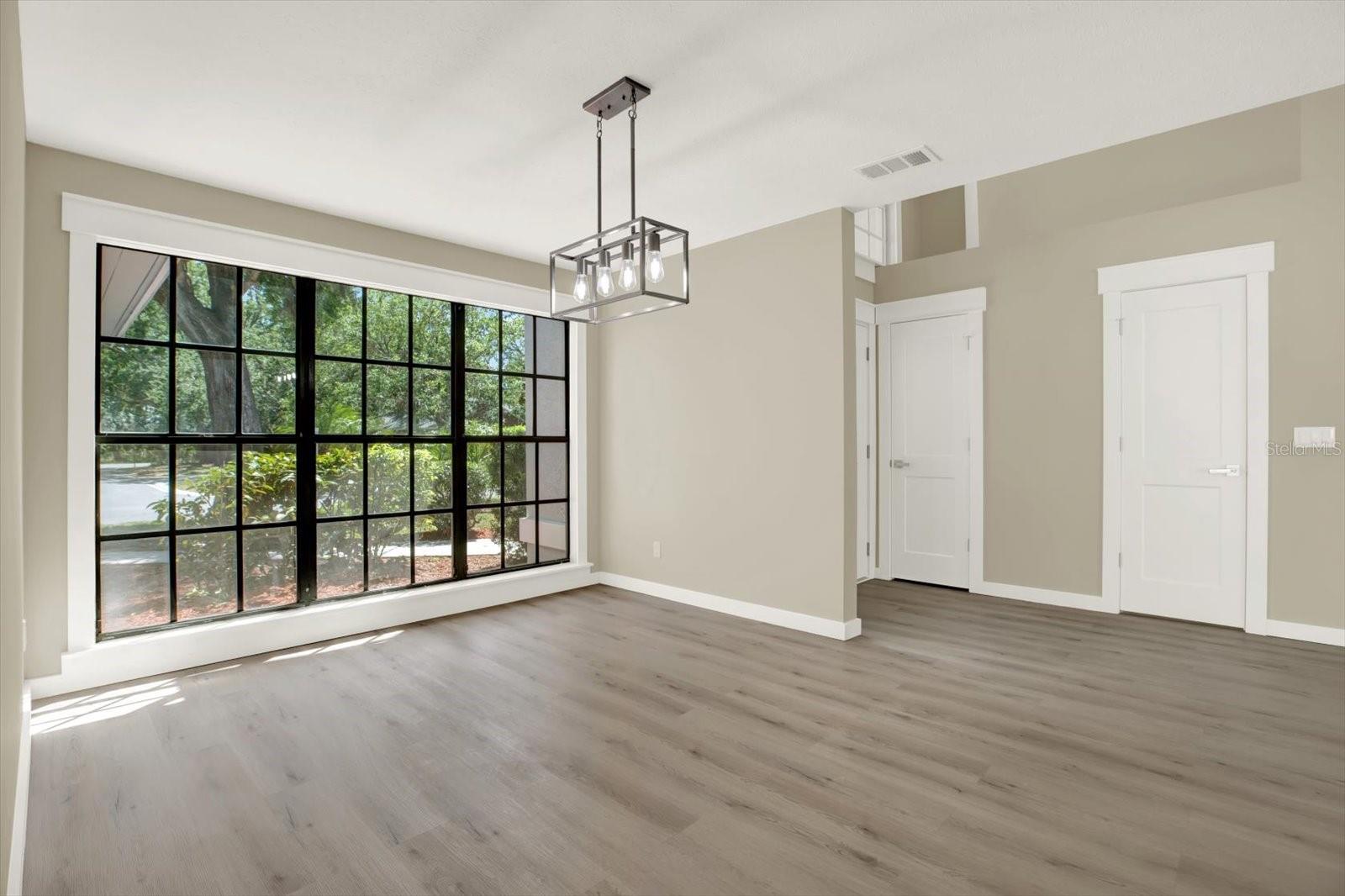 Image 16 of 50 For 10423 Ashley Oaks Drive