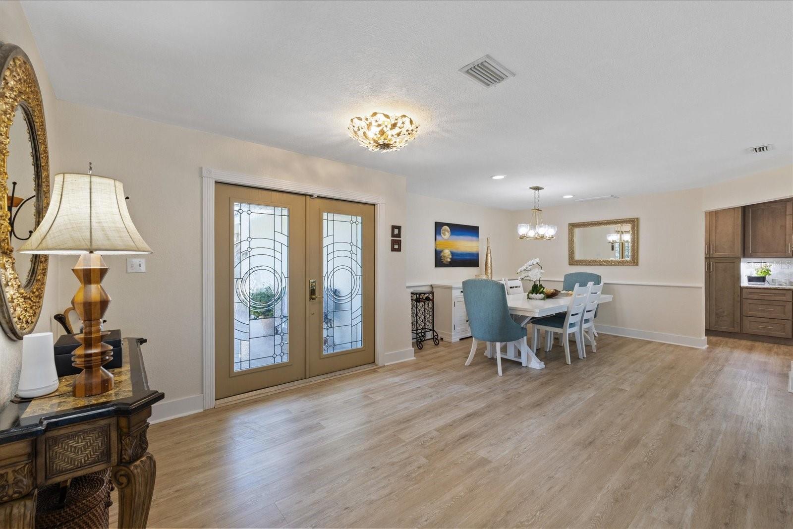 Listing photo id 9 for 5033 Cabrilla Court