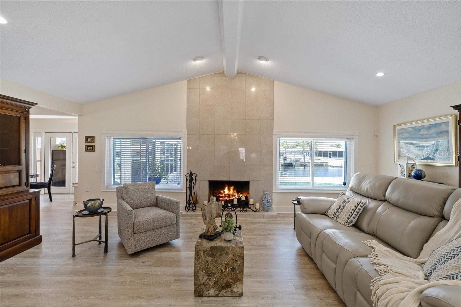 Listing photo id 10 for 5033 Cabrilla Court