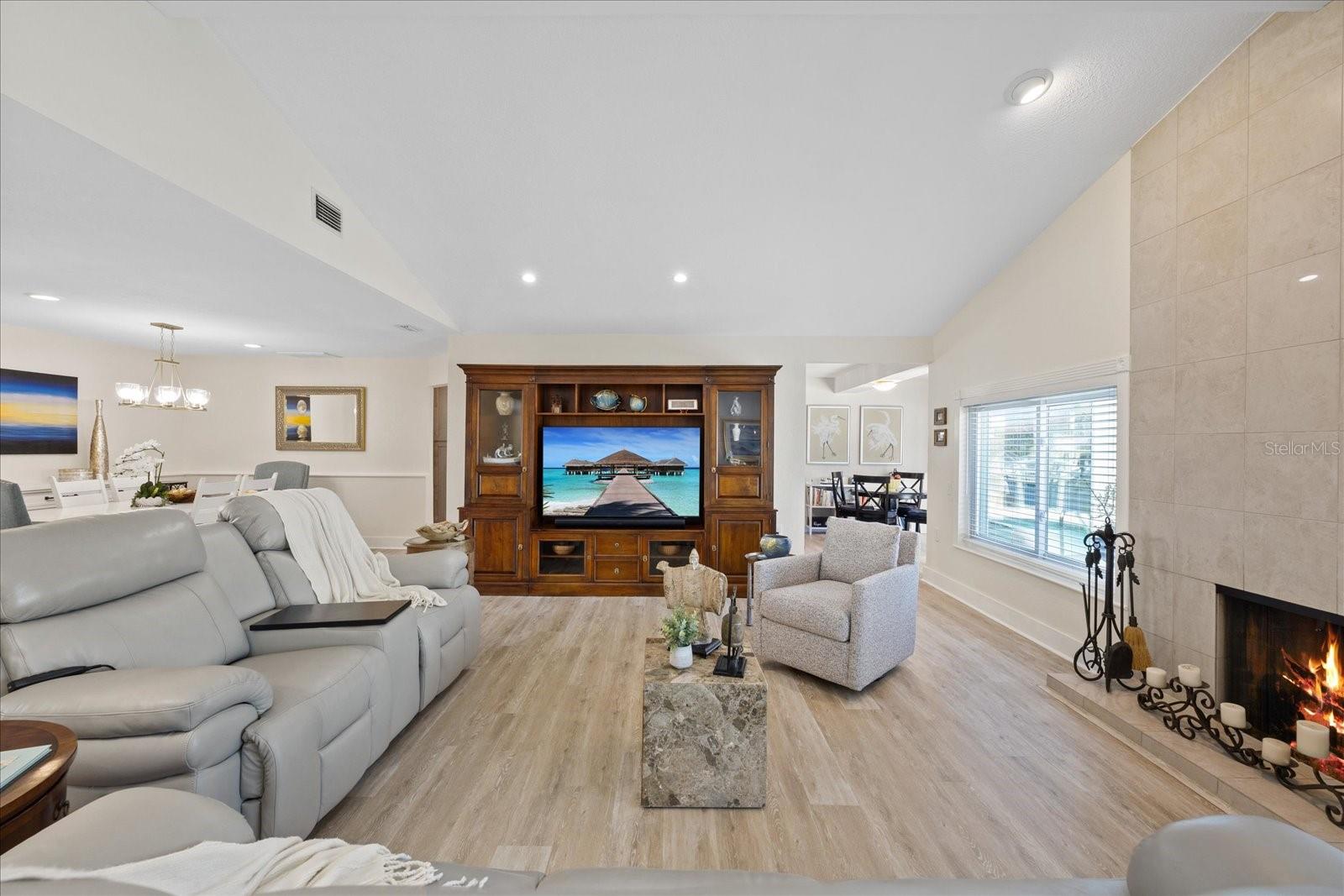 Listing photo id 11 for 5033 Cabrilla Court