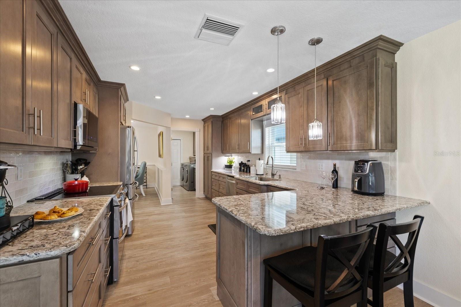 Listing photo id 14 for 5033 Cabrilla Court