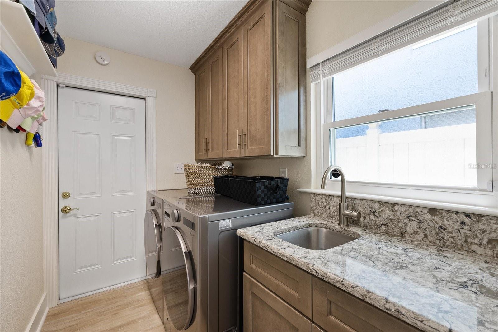 Listing photo id 17 for 5033 Cabrilla Court