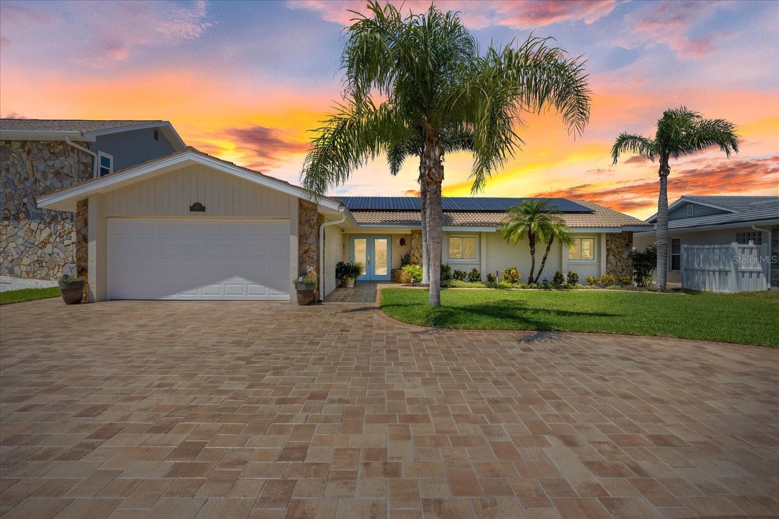 Listing photo id 0 for 5033 Cabrilla Court