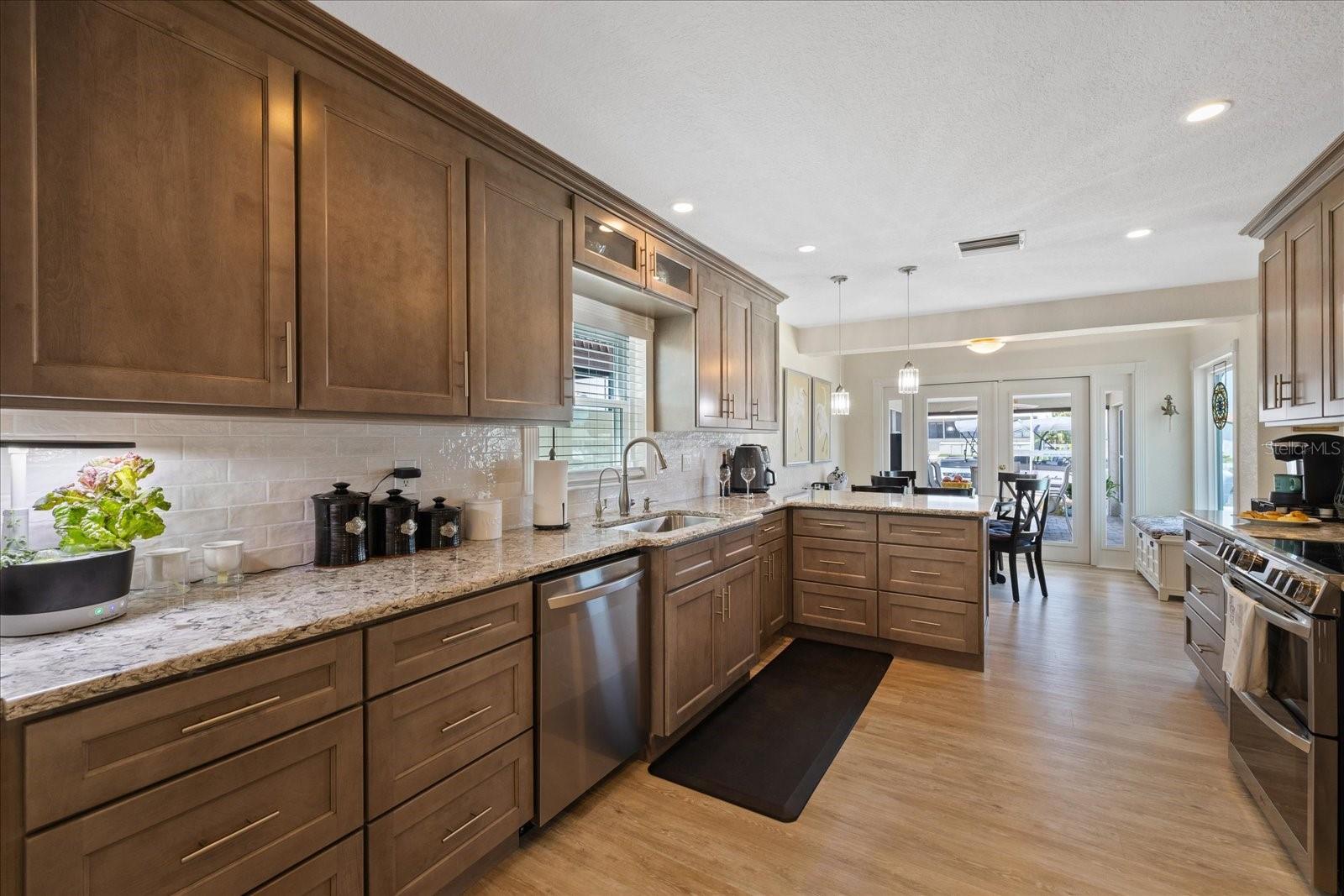 Listing photo id 18 for 5033 Cabrilla Court