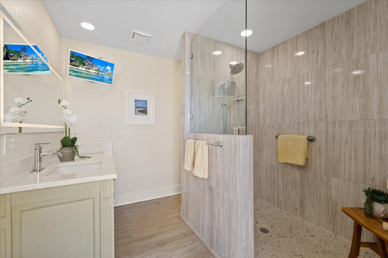 Listing photo id 25 for 5033 Cabrilla Court