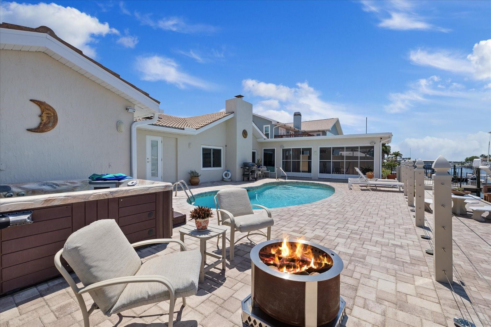 Listing photo id 5 for 5033 Cabrilla Court
