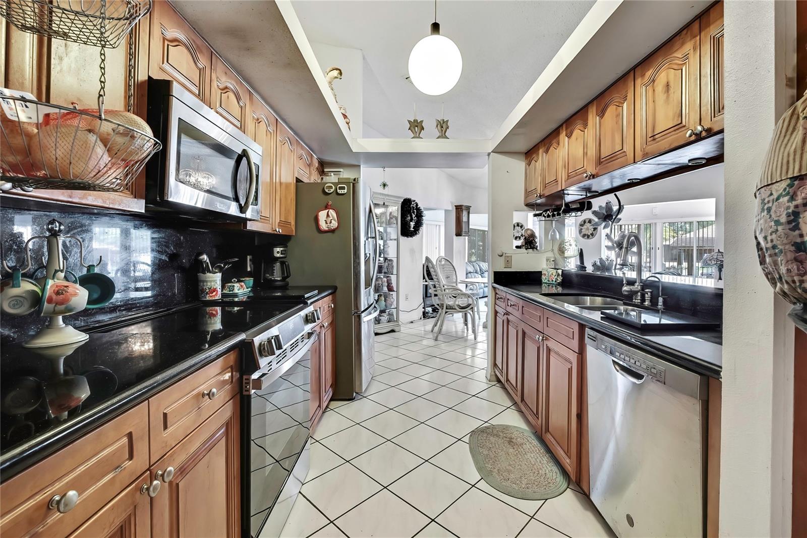 Image 12 of 49 For 279 Maple Avenue