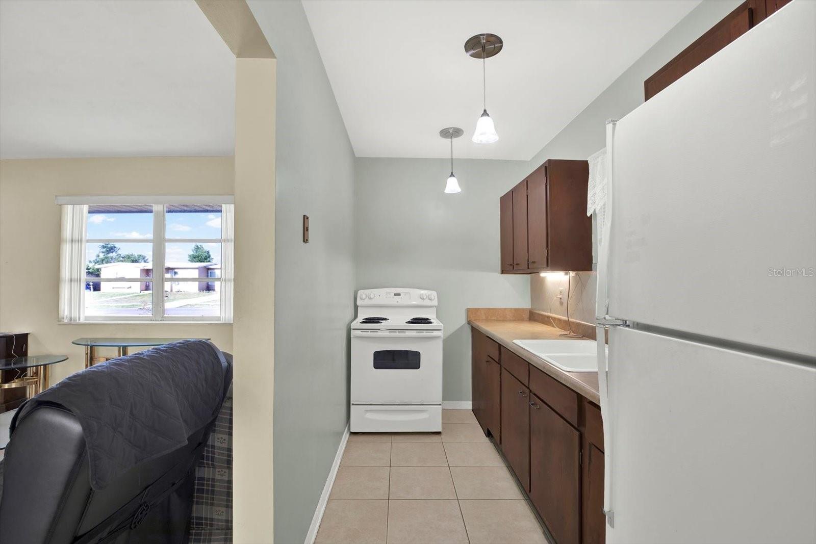 Listing photo id 8 for 1054 Embassy Avenue
