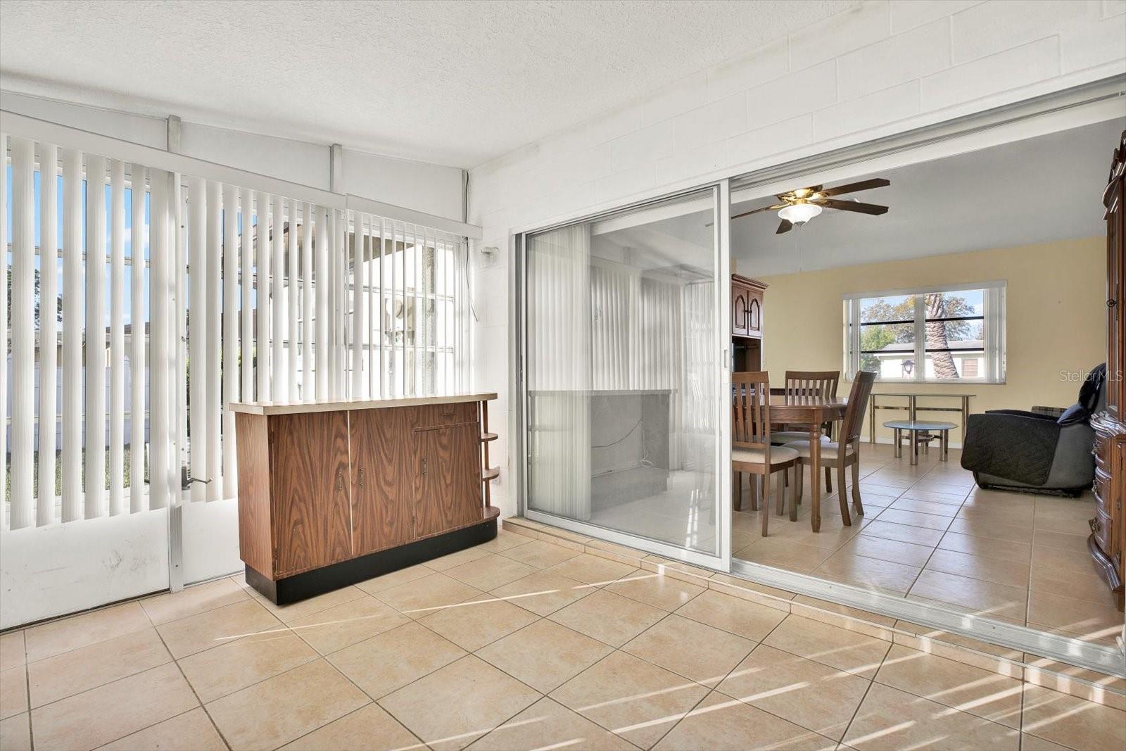 Listing photo id 10 for 1054 Embassy Avenue