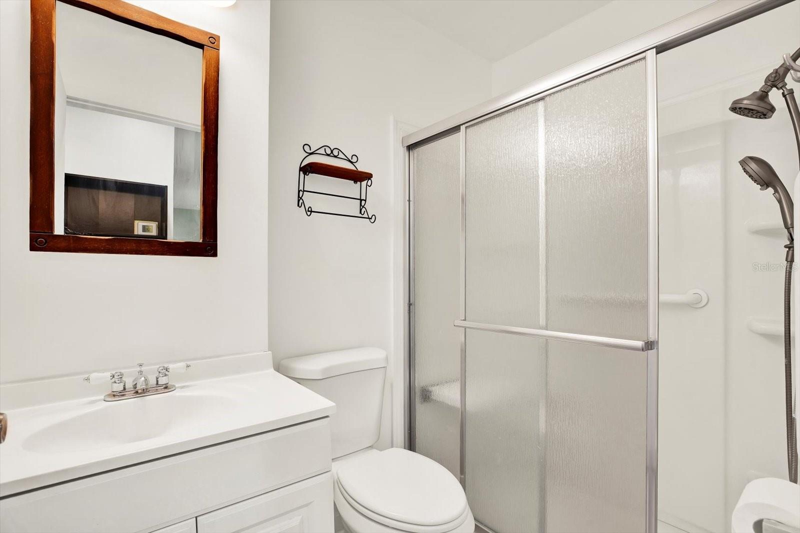 Listing photo id 11 for 1054 Embassy Avenue