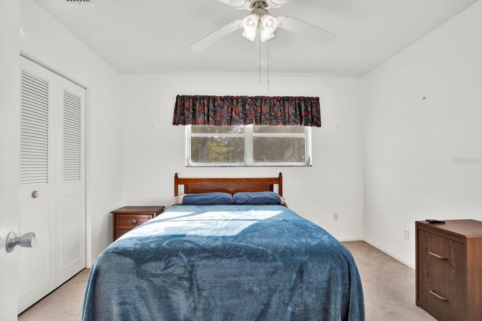 Listing photo id 12 for 1054 Embassy Avenue