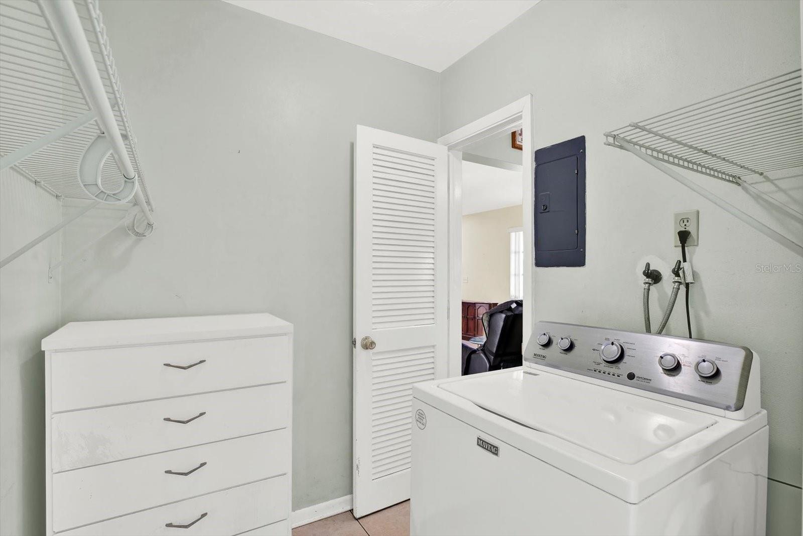 Listing photo id 15 for 1054 Embassy Avenue
