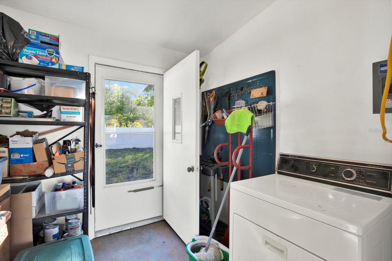 Listing photo id 16 for 1054 Embassy Avenue