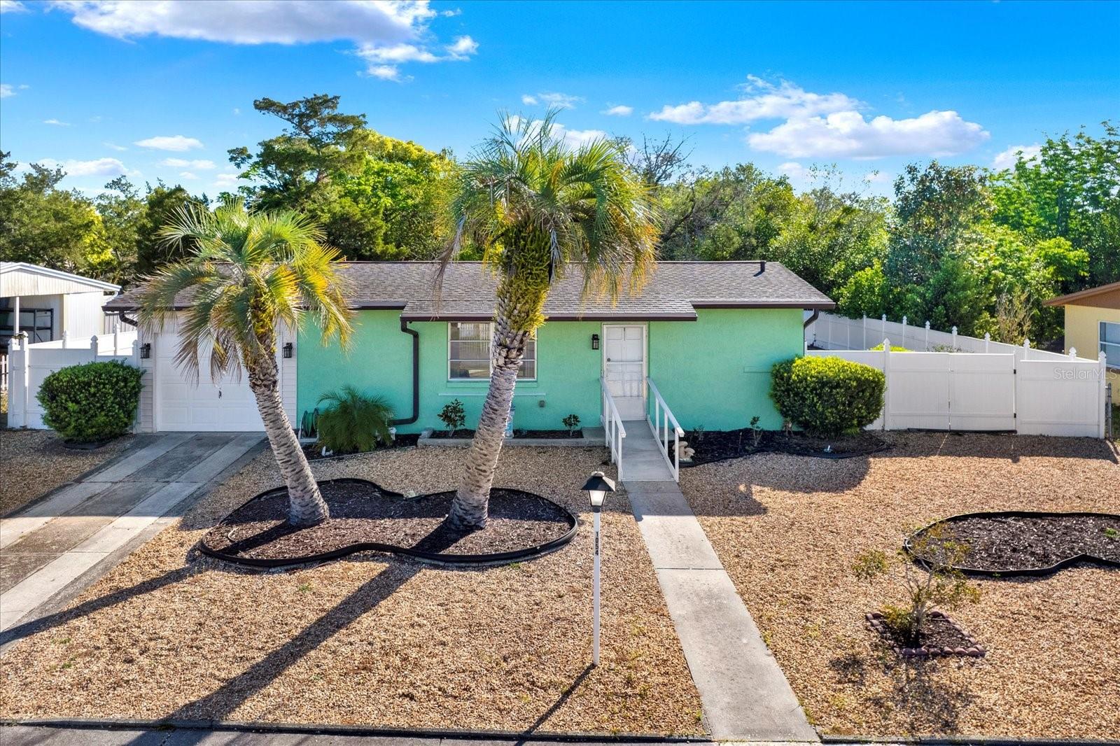 Listing photo id 0 for 1054 Embassy Avenue