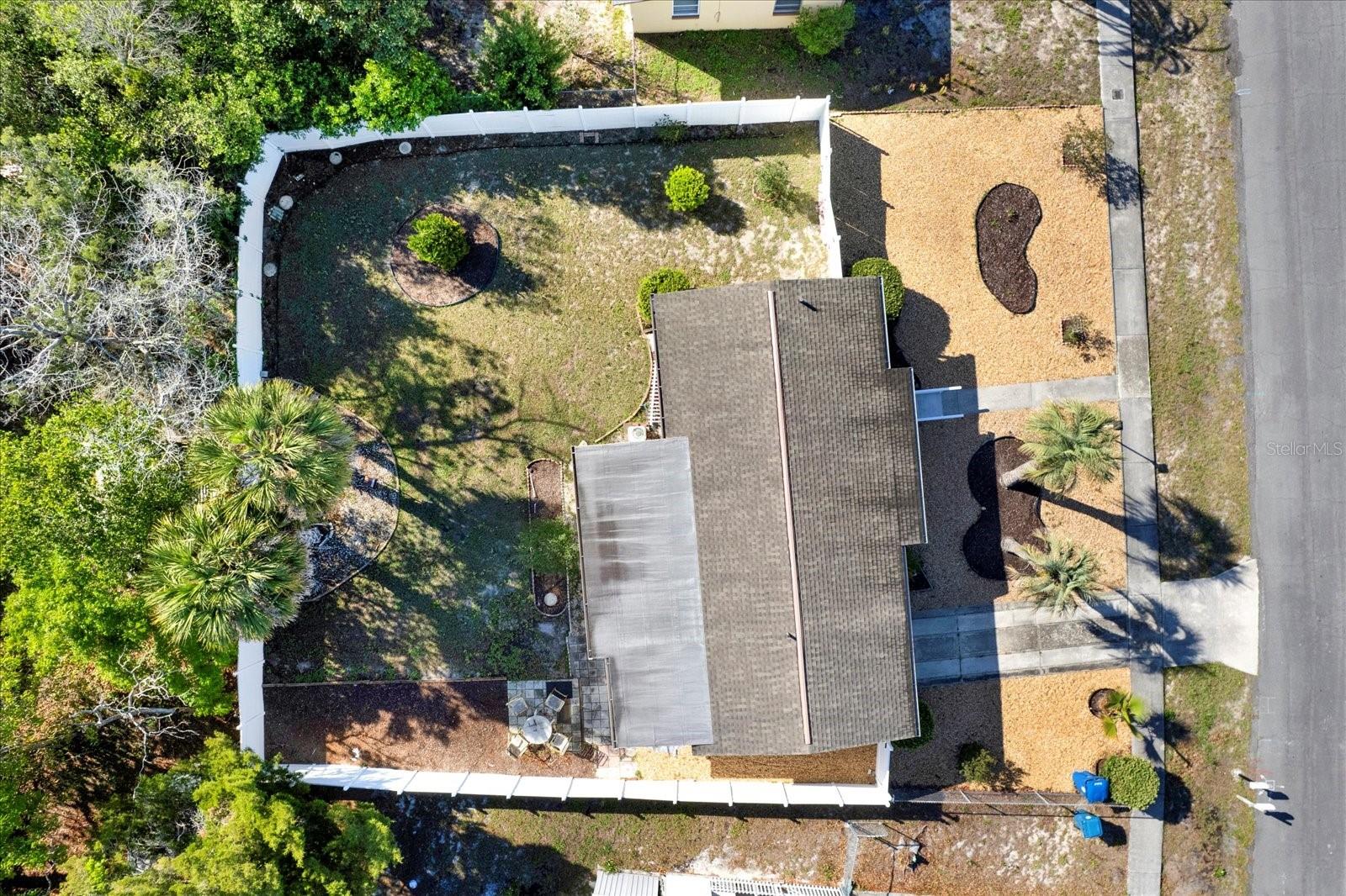 Listing photo id 19 for 1054 Embassy Avenue