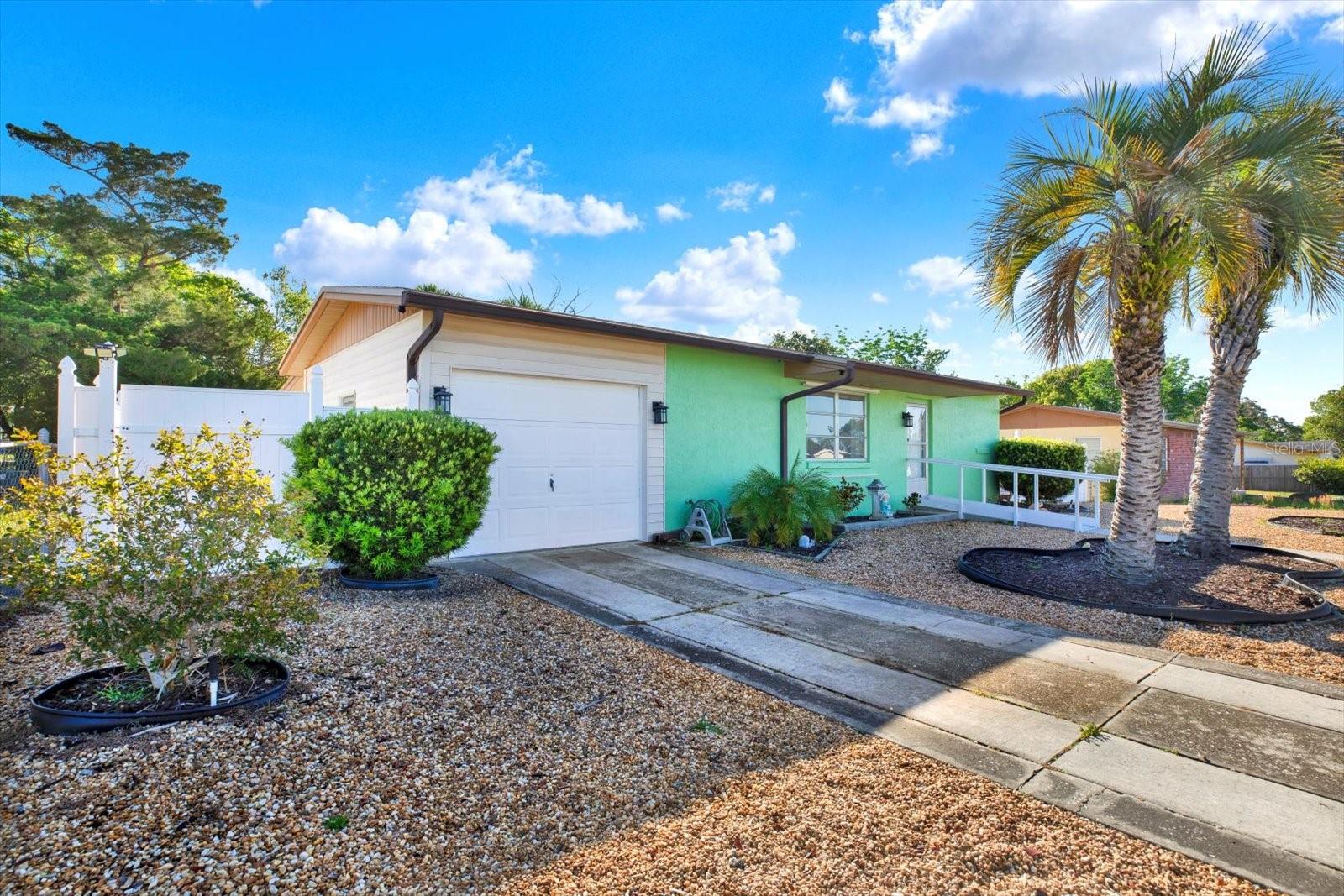 Listing photo id 1 for 1054 Embassy Avenue