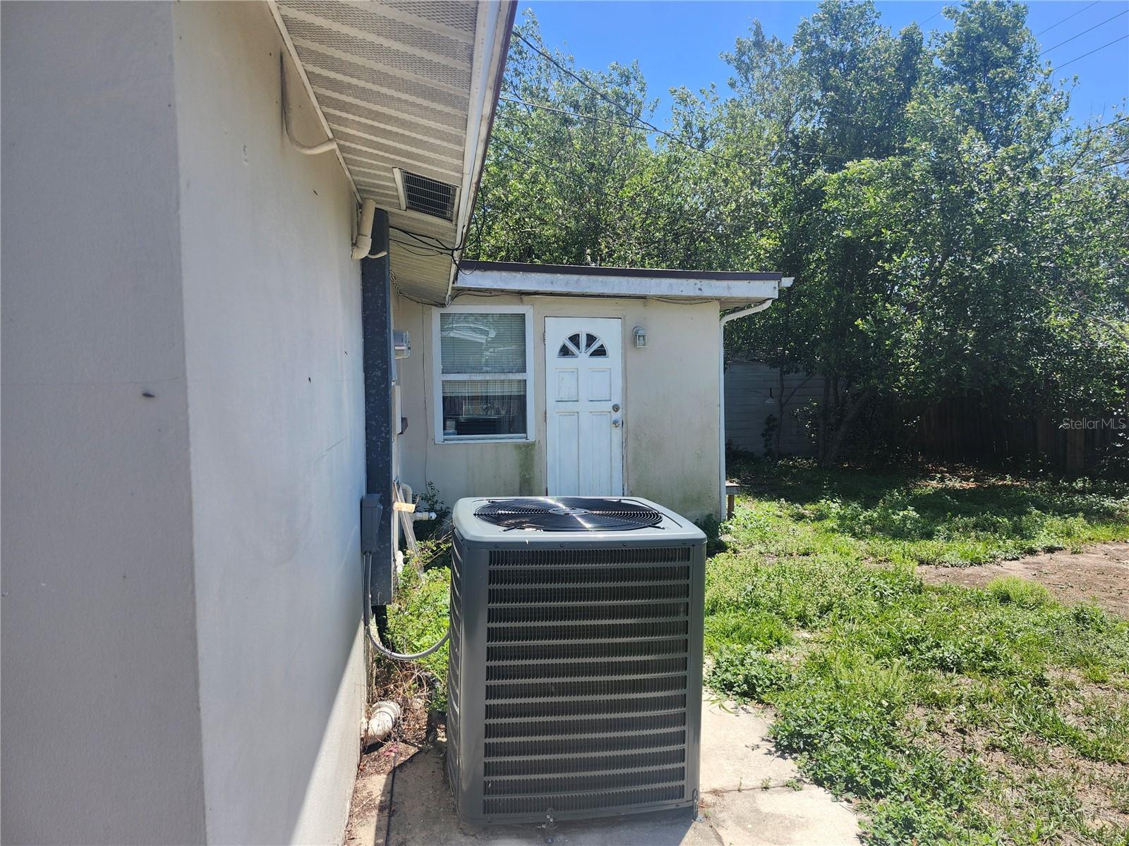 Listing photo id 12 for 1731 Dander Drive