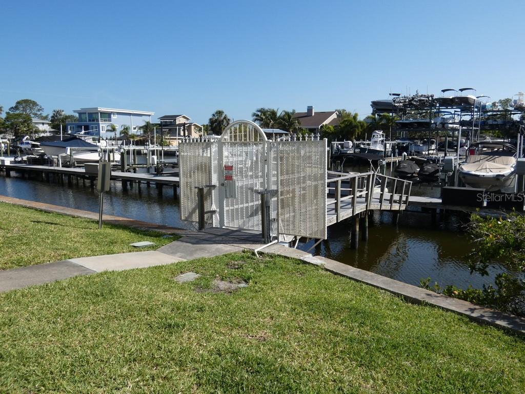 Listing photo id 52 for 545 Walden Court