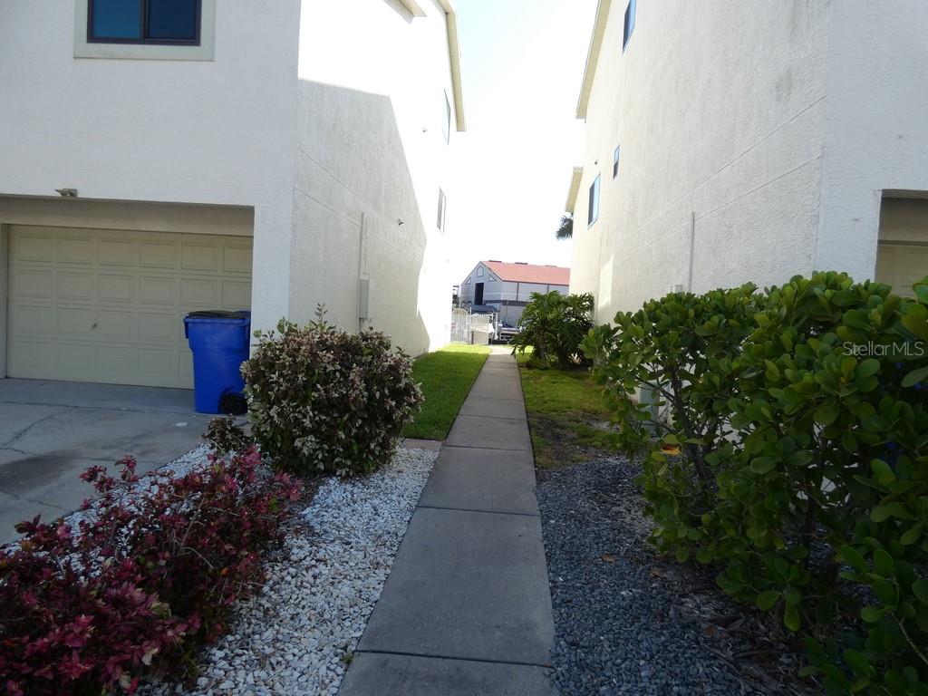 Listing photo id 53 for 545 Walden Court