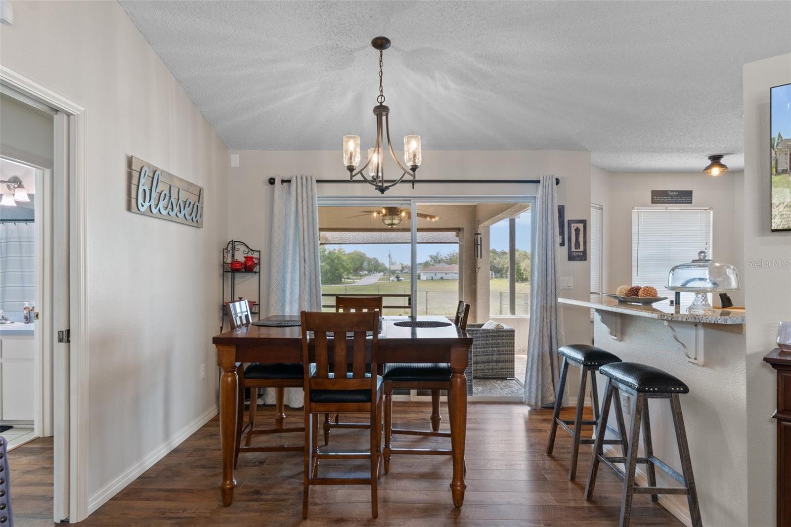 Listing photo id 9 for 3345 Carmen Avenue