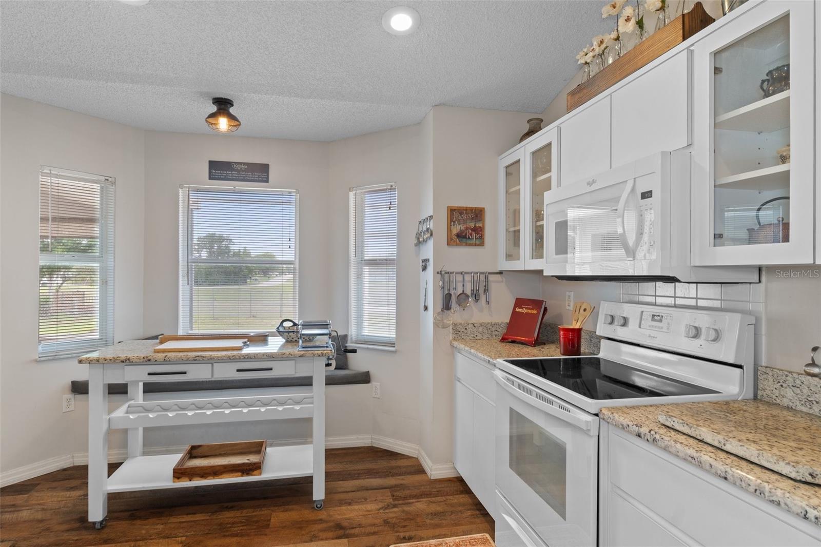 Listing photo id 16 for 3345 Carmen Avenue