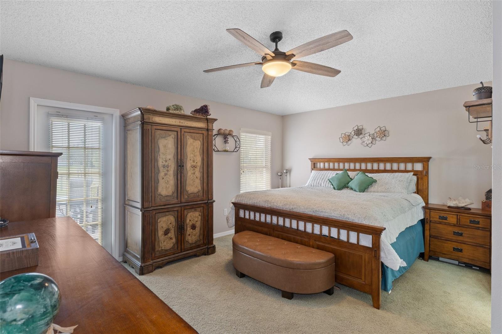 Listing photo id 18 for 3345 Carmen Avenue