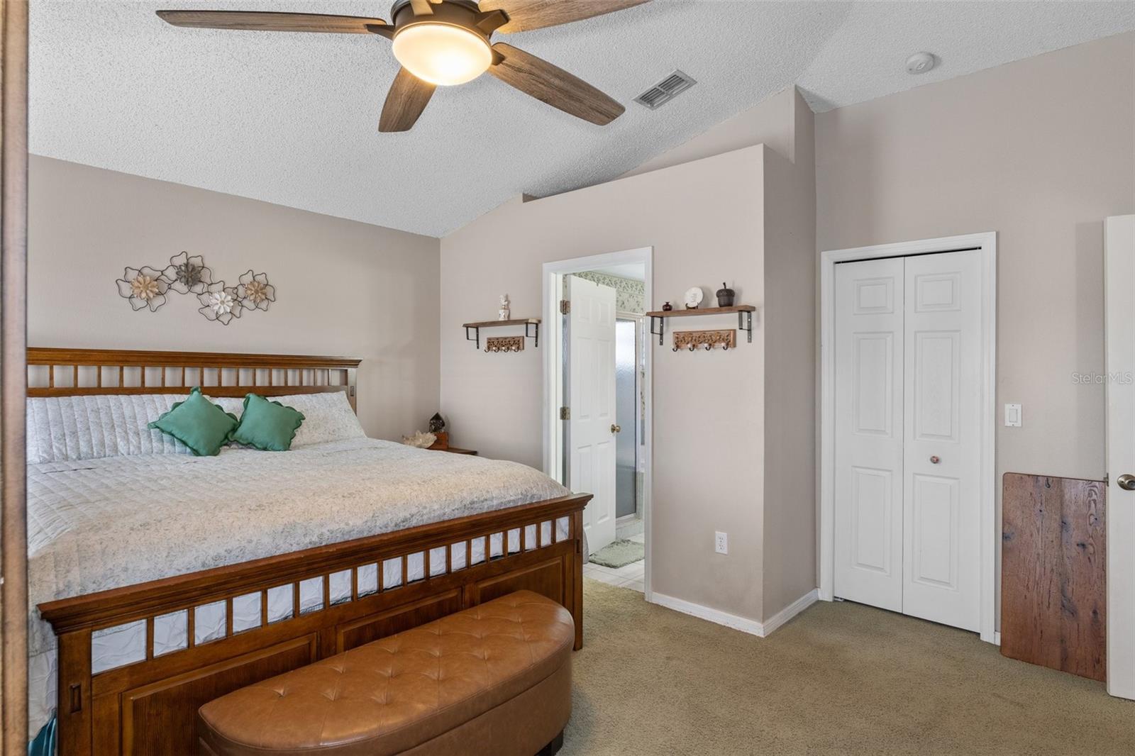 Listing photo id 20 for 3345 Carmen Avenue