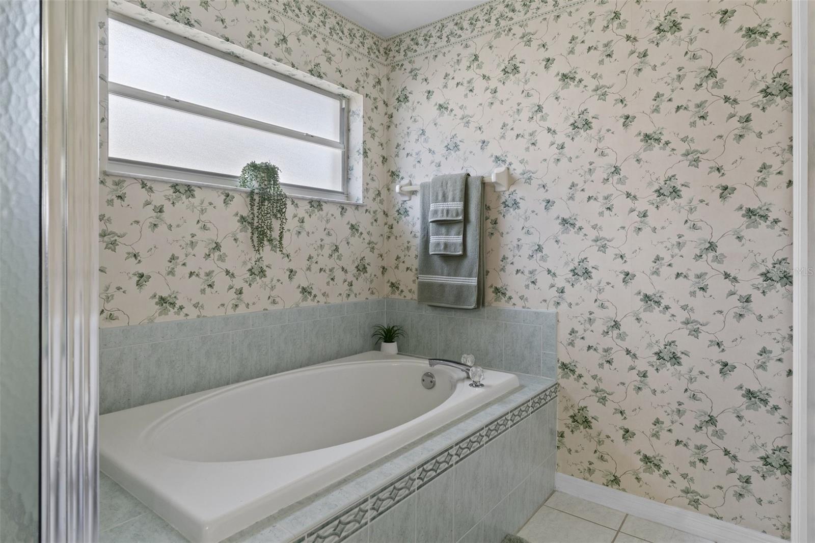 Listing photo id 23 for 3345 Carmen Avenue