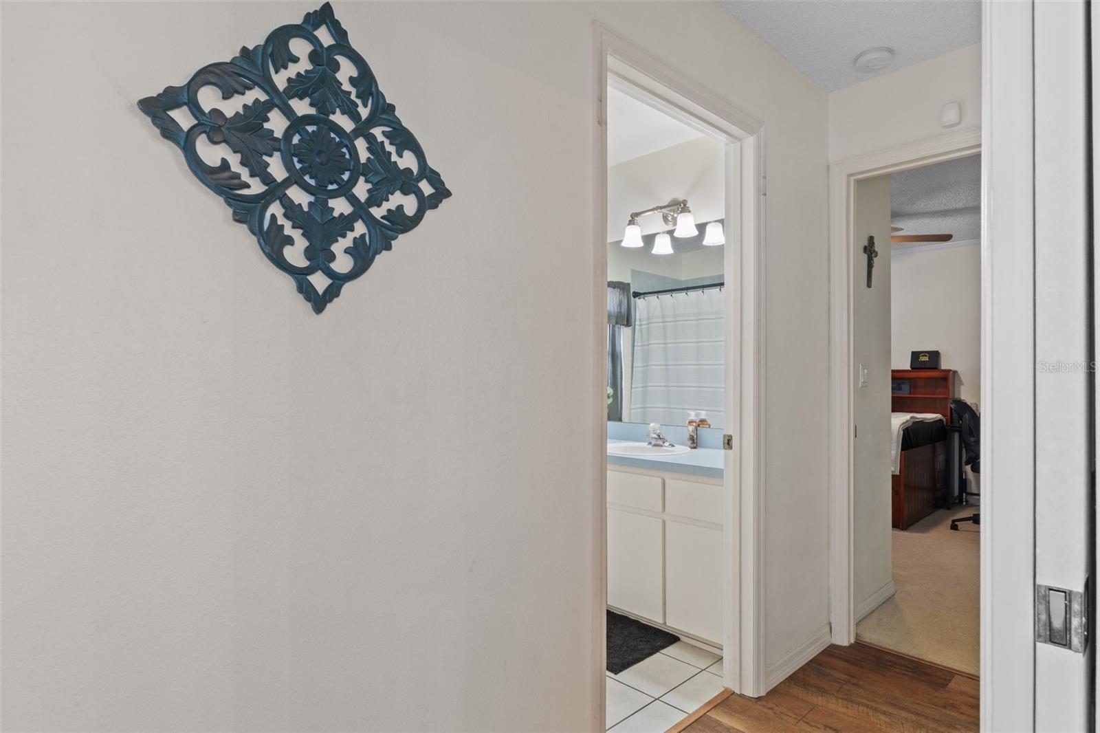 Listing photo id 24 for 3345 Carmen Avenue