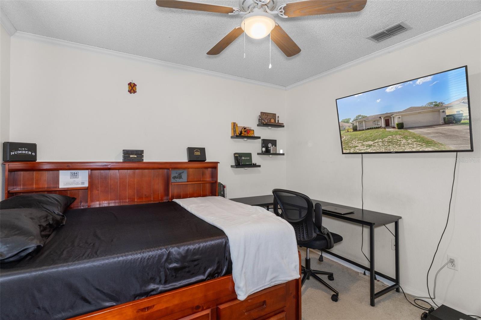 Listing photo id 26 for 3345 Carmen Avenue