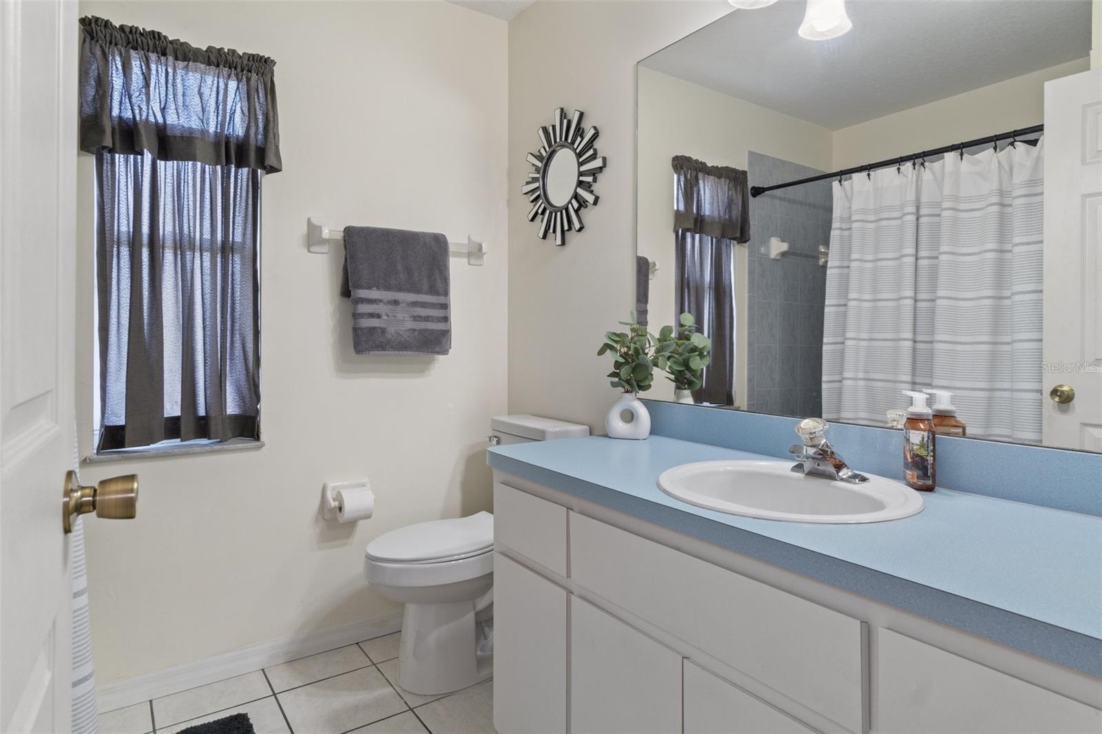 Listing photo id 29 for 3345 Carmen Avenue