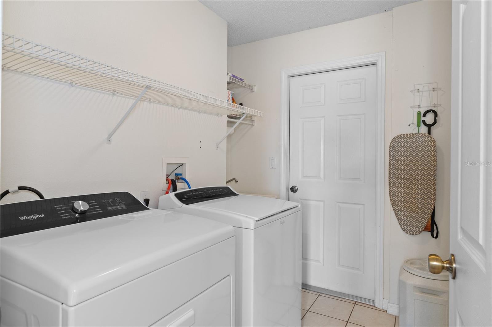 Listing photo id 31 for 3345 Carmen Avenue