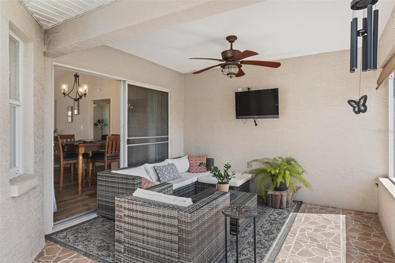Listing photo id 32 for 3345 Carmen Avenue