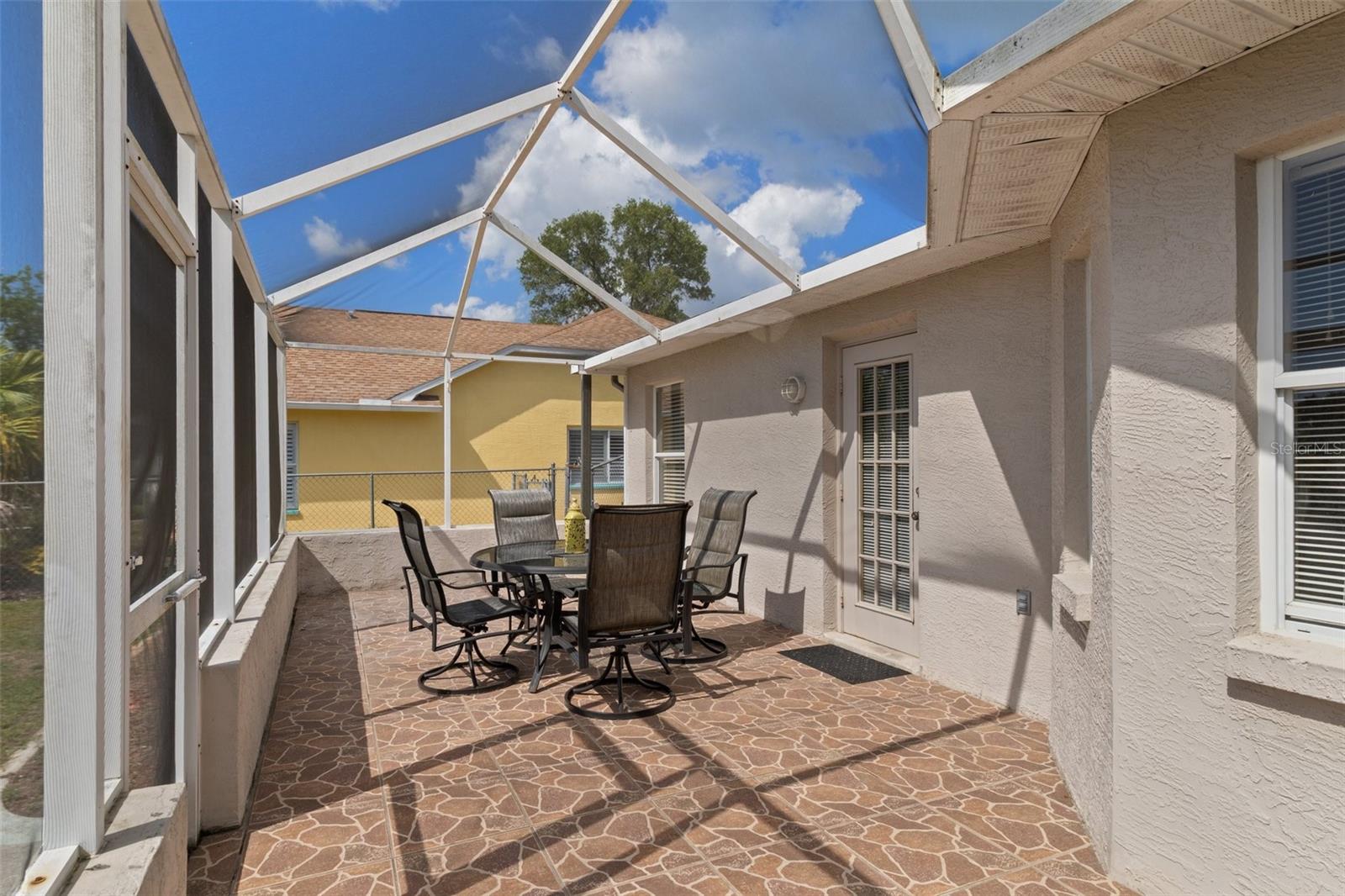 Listing photo id 34 for 3345 Carmen Avenue