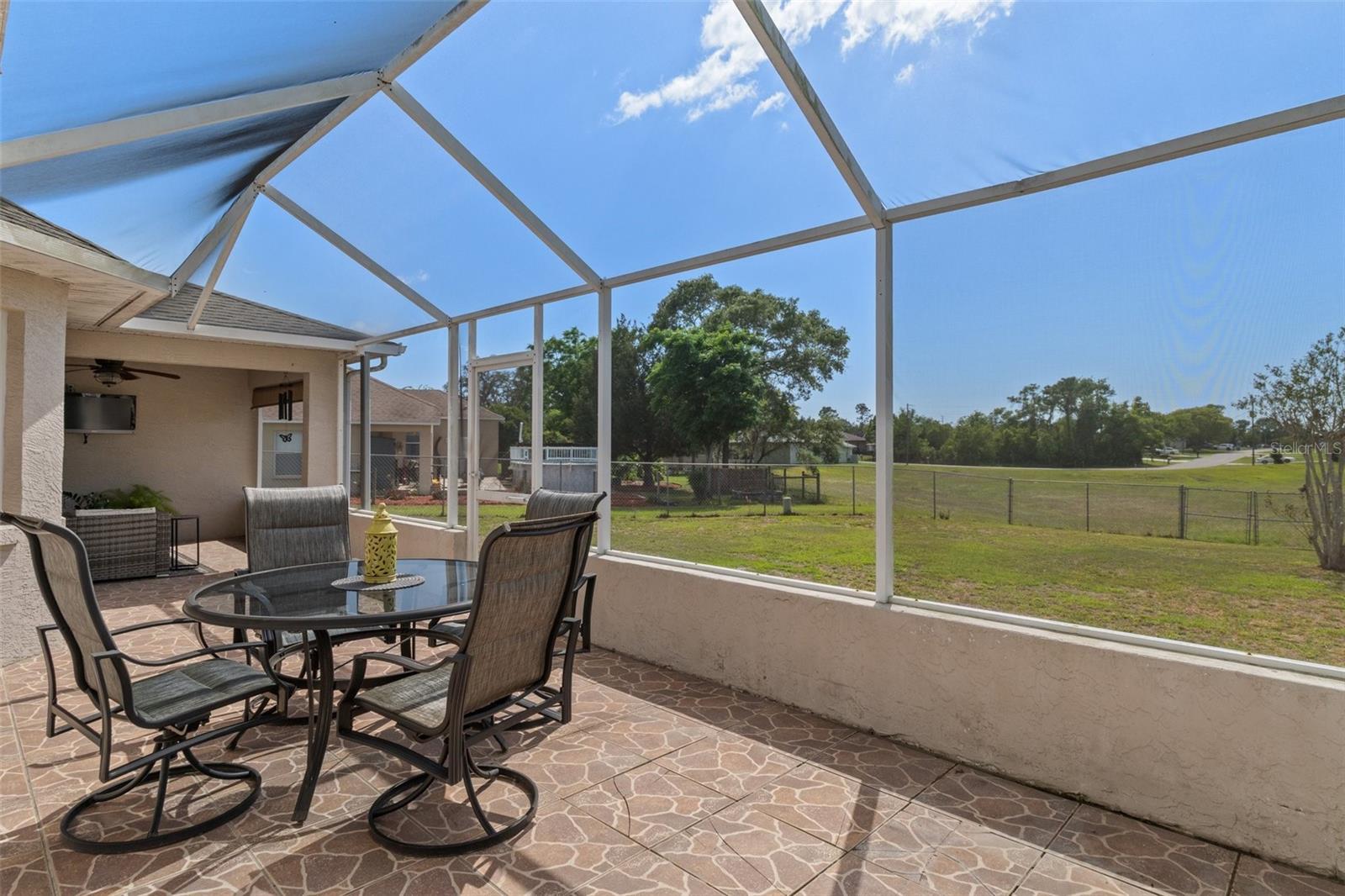 Listing photo id 35 for 3345 Carmen Avenue