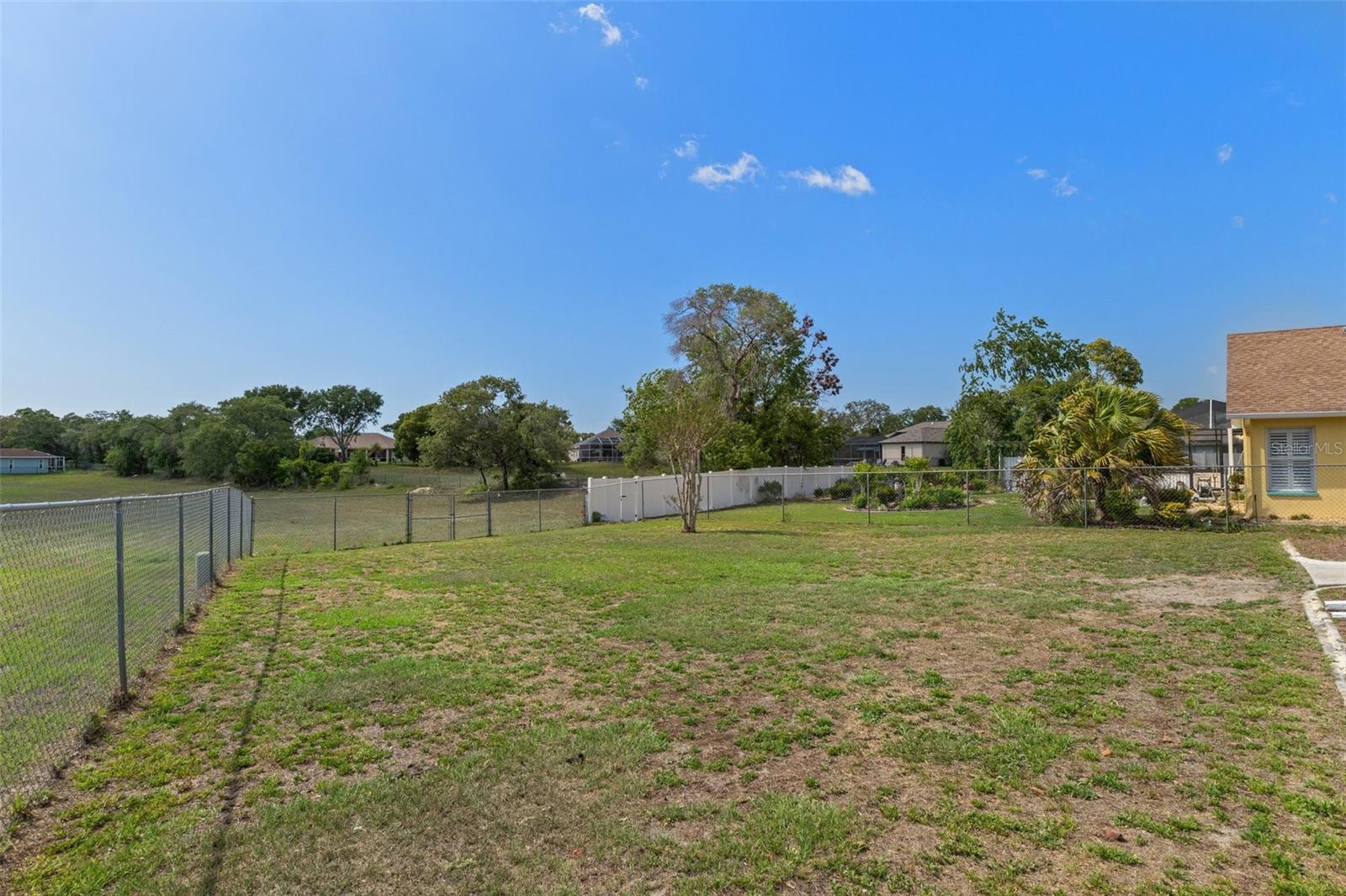 Listing photo id 38 for 3345 Carmen Avenue