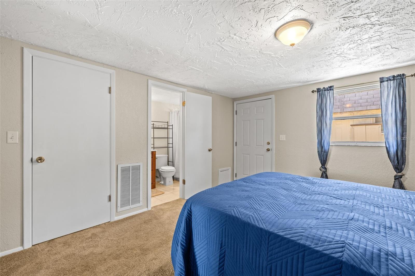 Image 15 of 26 For 9811 Hidden Lane 2