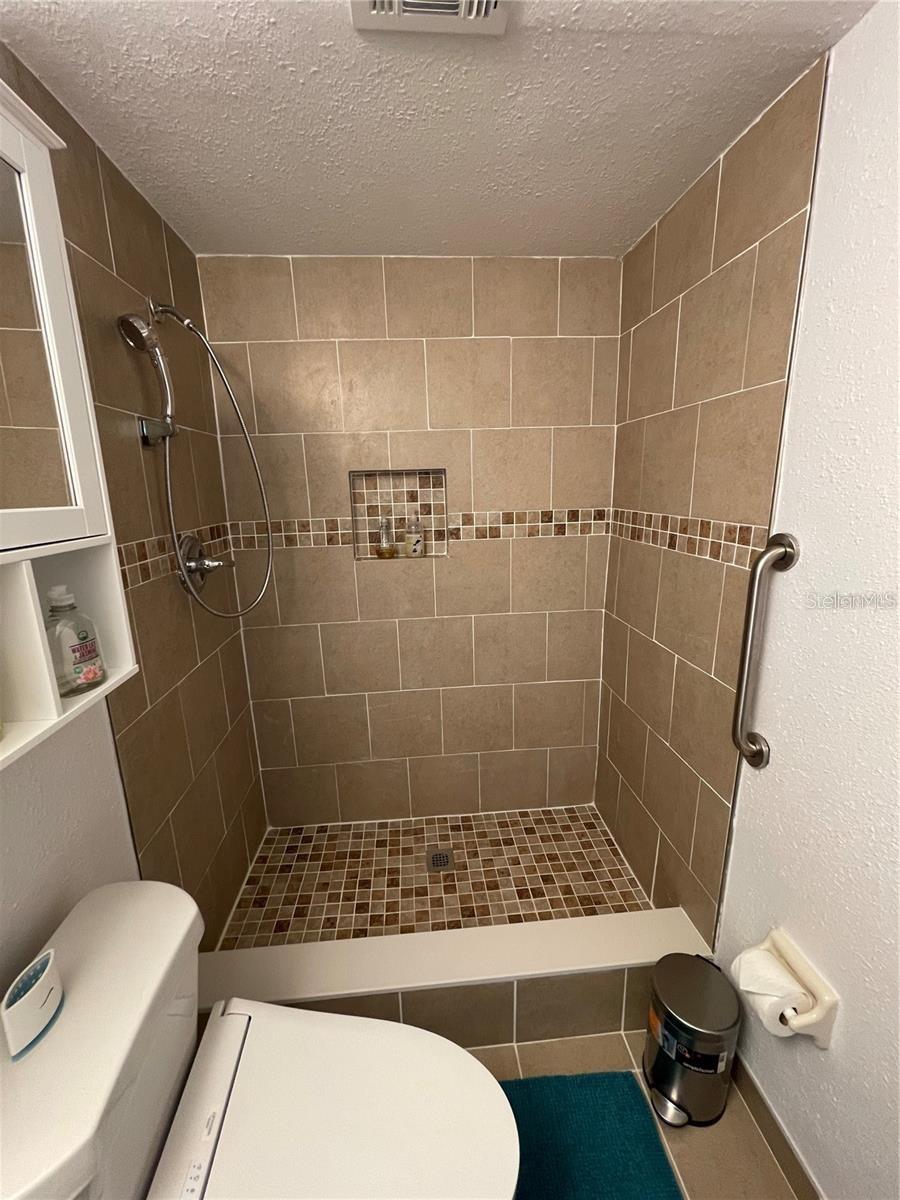 Image 10 of 57 For 5736 Colonial Drive