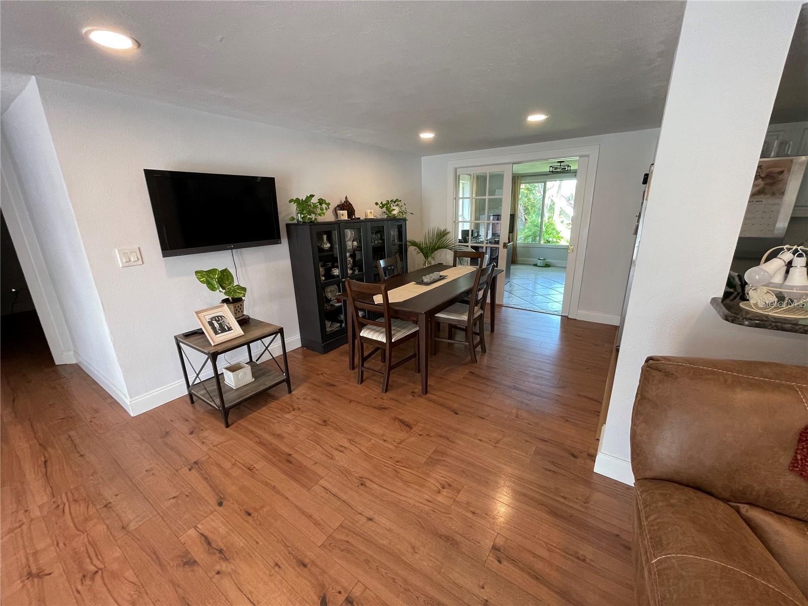 Image 11 of 57 For 5736 Colonial Drive