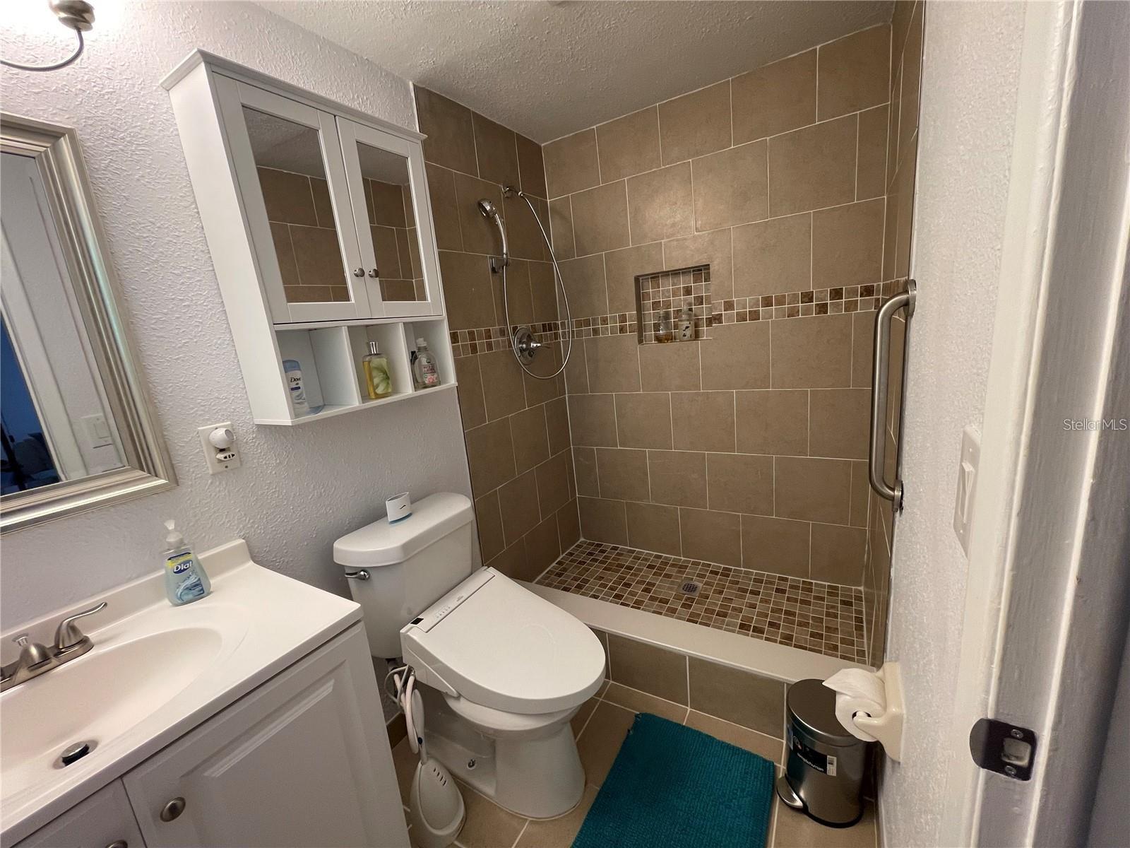 Image 4 of 57 For 5736 Colonial Drive