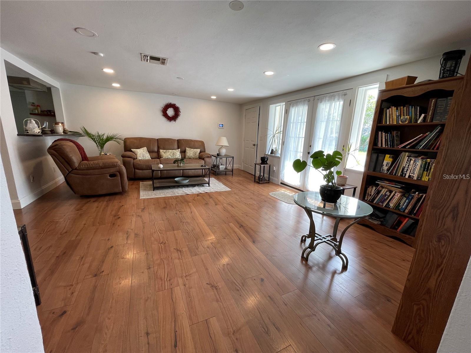 Image 8 of 57 For 5736 Colonial Drive